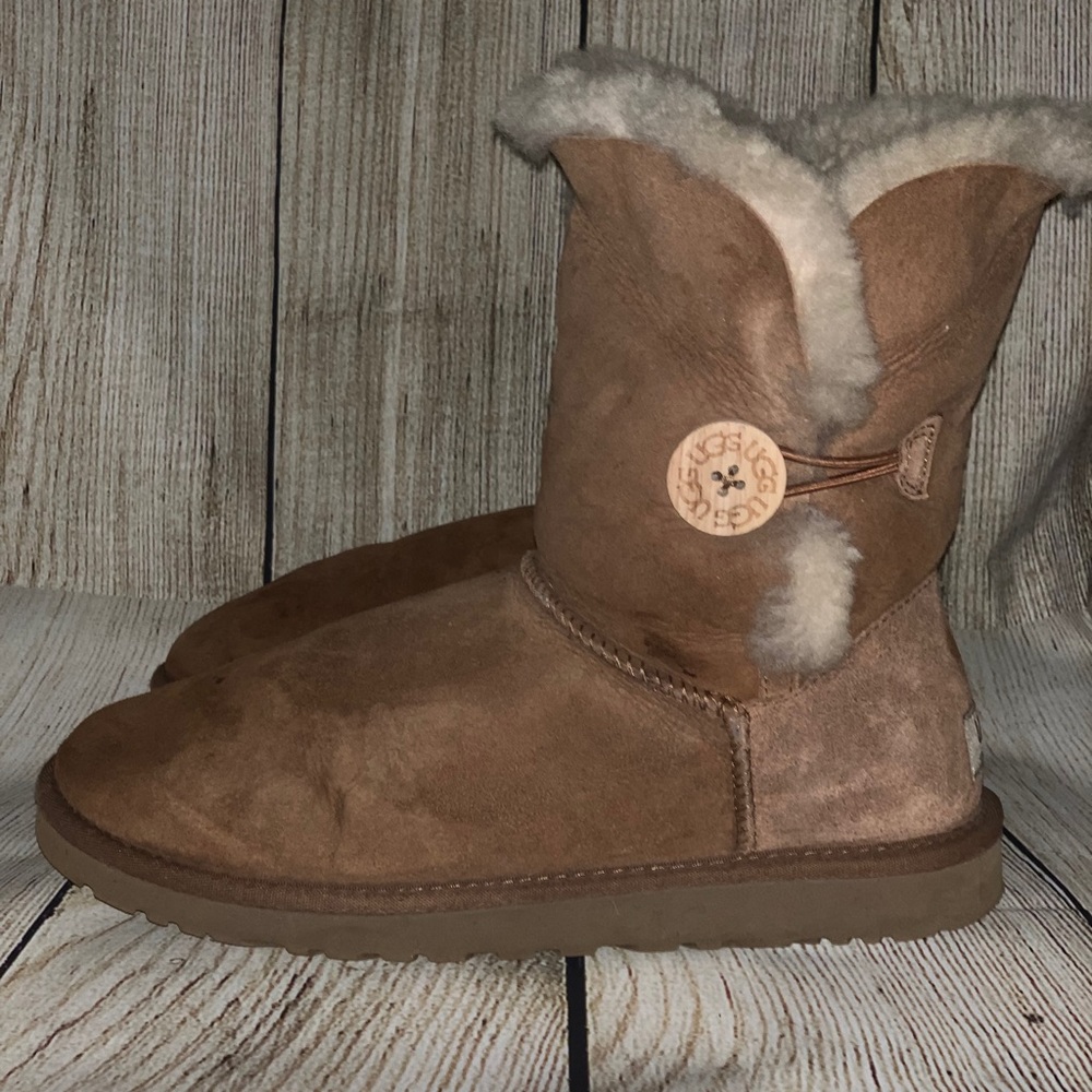 UGG Bailey Button II